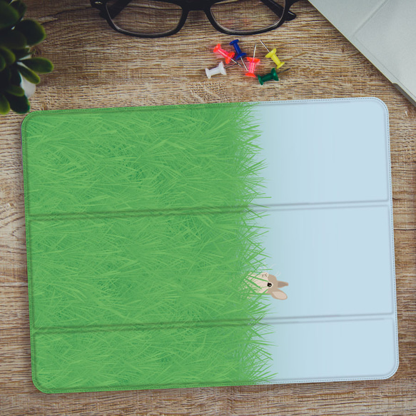 草むらのウサギ  iPadケース ペン収納 軽量 背面クリア あいぱっどけーす スタンド機能 4枚目の画像