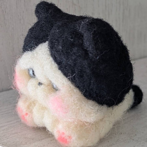 羊毛フェルト ネコ ハチワレ シロクロネコ かわいい マスコット 羊毛