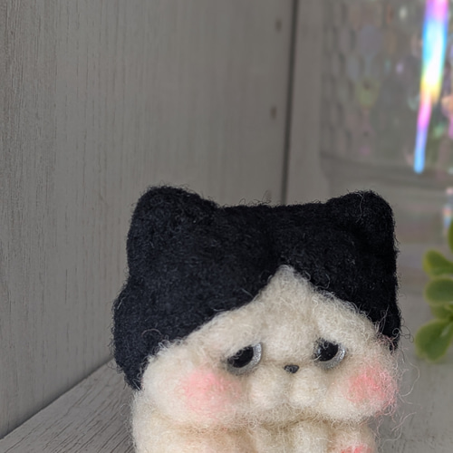 羊毛フェルト ネコ ハチワレ シロクロネコ かわいい マスコット 羊毛