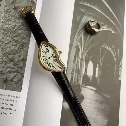 非対称形（アリアングル）腕時計 ミレニアムスタイル ヴィンテージ