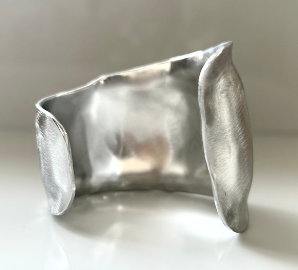シルバーバングル「bulge」幅広　 4枚目の画像