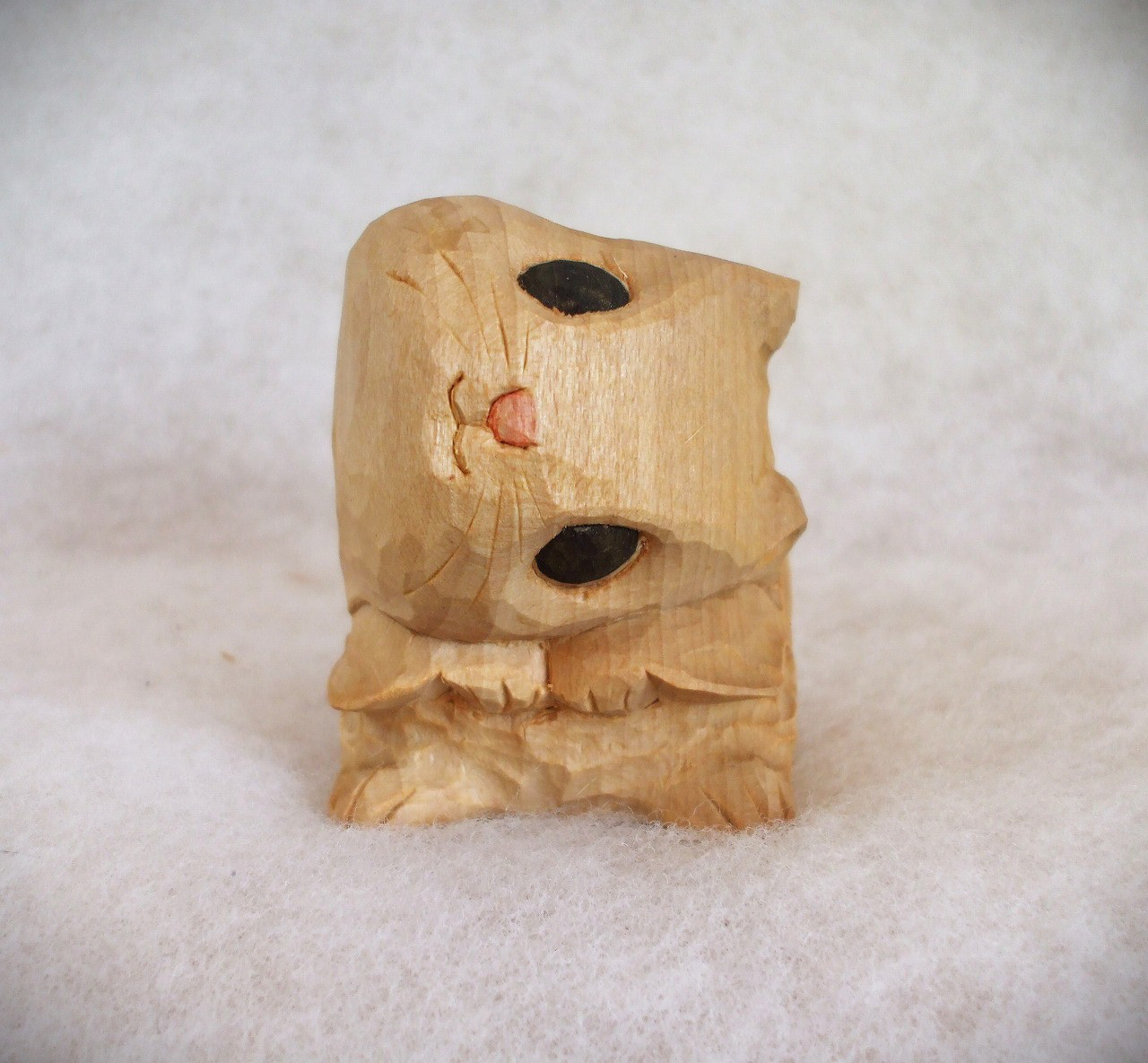 ♪顔を傾げた可愛いエゾモモンガの木彫り置物♪