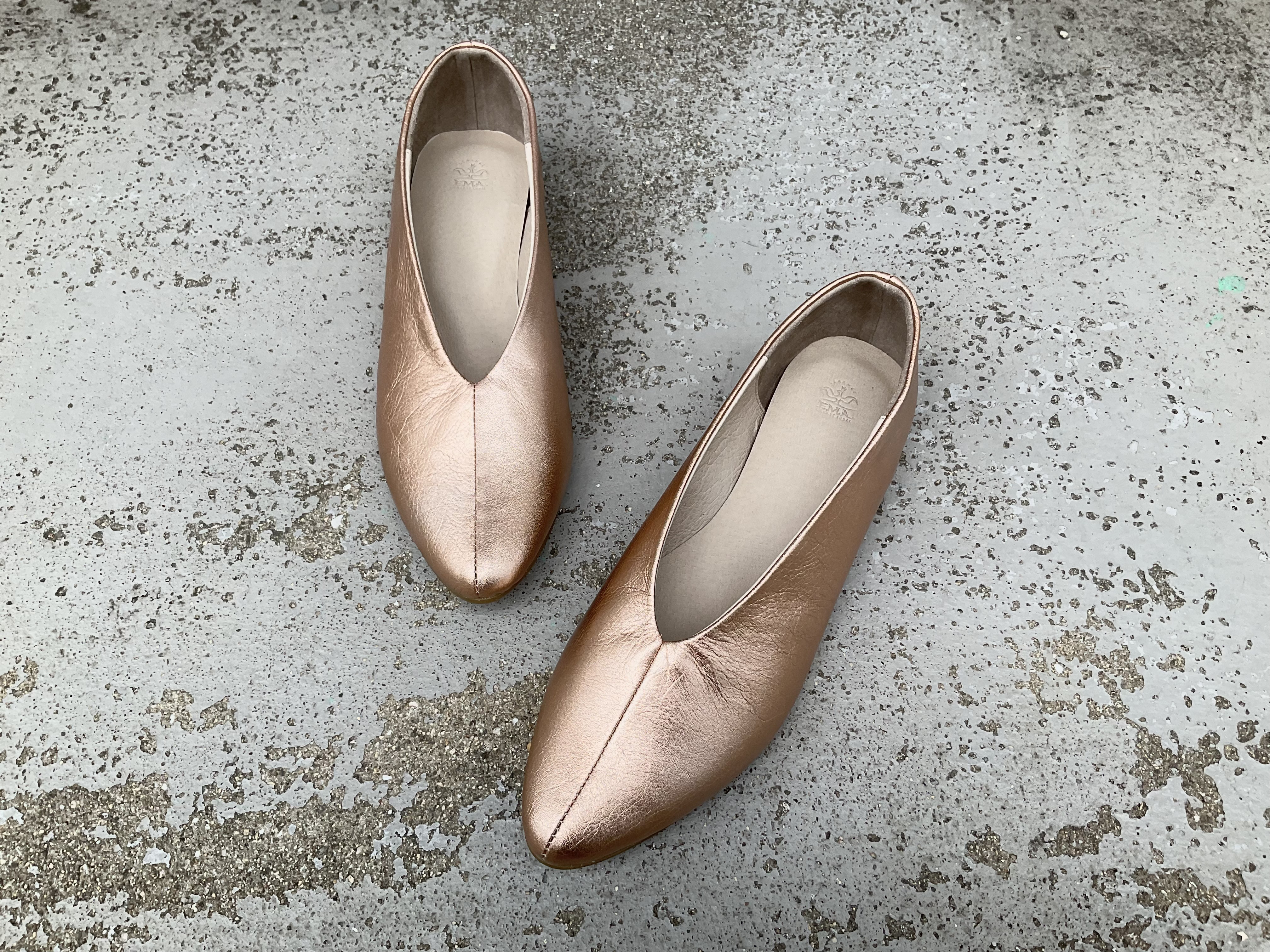 シャンパンピンク　パンプス　レザーフラットシューズ　カジュアル　ドレス