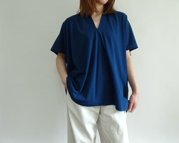 大人の夏服／スリットネック天竺プルオーバー＜ニュアンスブルー＞ 1枚目の画像