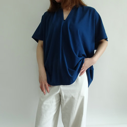 大人の夏服／スリットネック天竺プルオーバー＜ニュアンスブルー＞ 8枚目の画像