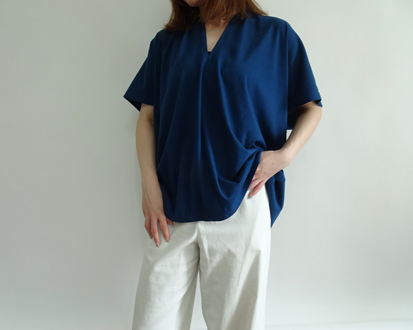 大人の夏服／スリットネック天竺プルオーバー＜ニュアンスブルー＞ 8枚目の画像