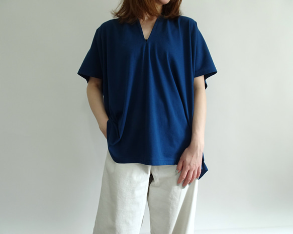 大人の夏服／スリットネック天竺プルオーバー＜ニュアンスブルー＞ 7枚目の画像