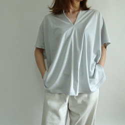 大人の夏服／スリットネック天竺プルオーバー＜ニュアンスブルー＞ 10枚目の画像