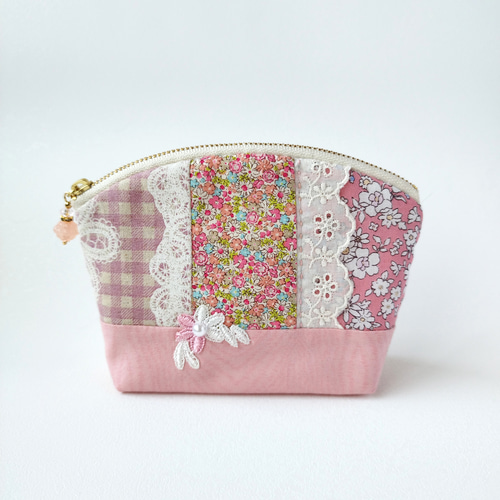 ハンドメイド　気まぐれポーチ　パッチワーク　ピンク　花 ○パッチワーク シェル型＊サーモンピンク＊花柄ポーチ○ ポーチ こ
