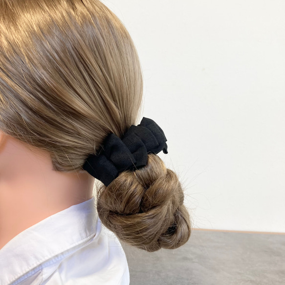 上質リネンのおだんごヘアゴム　ブラック【受注制作品】 1枚目の画像
