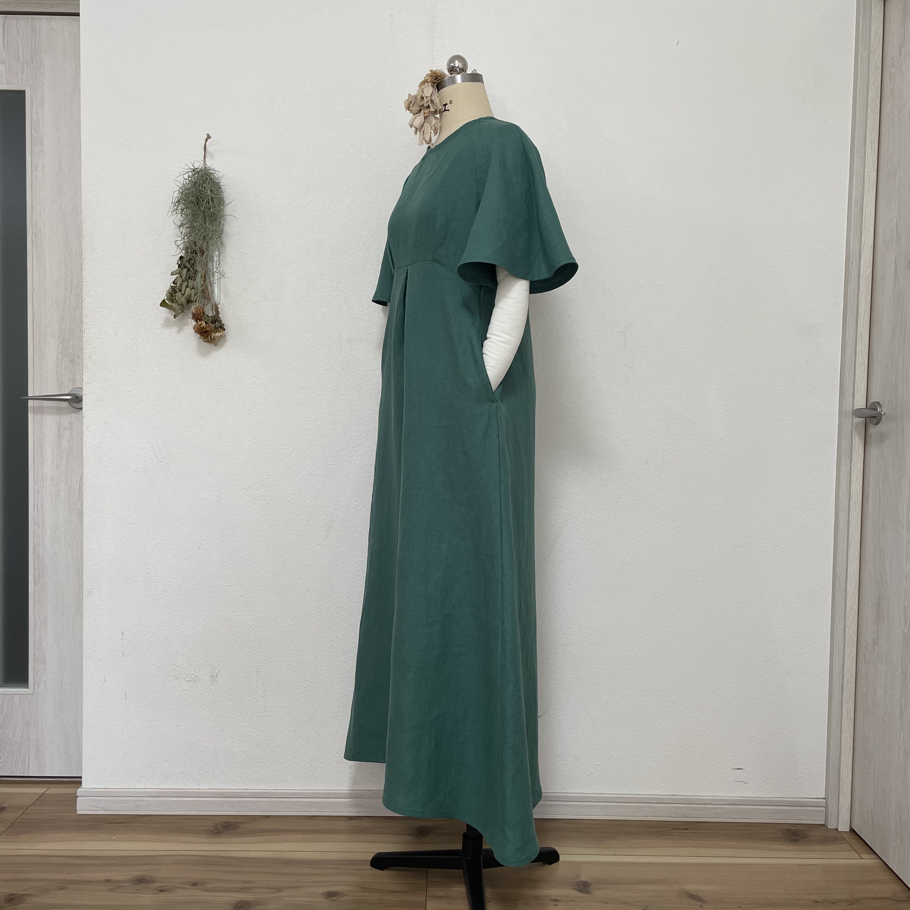 ラグラン袖のリネンのリリーワンピース