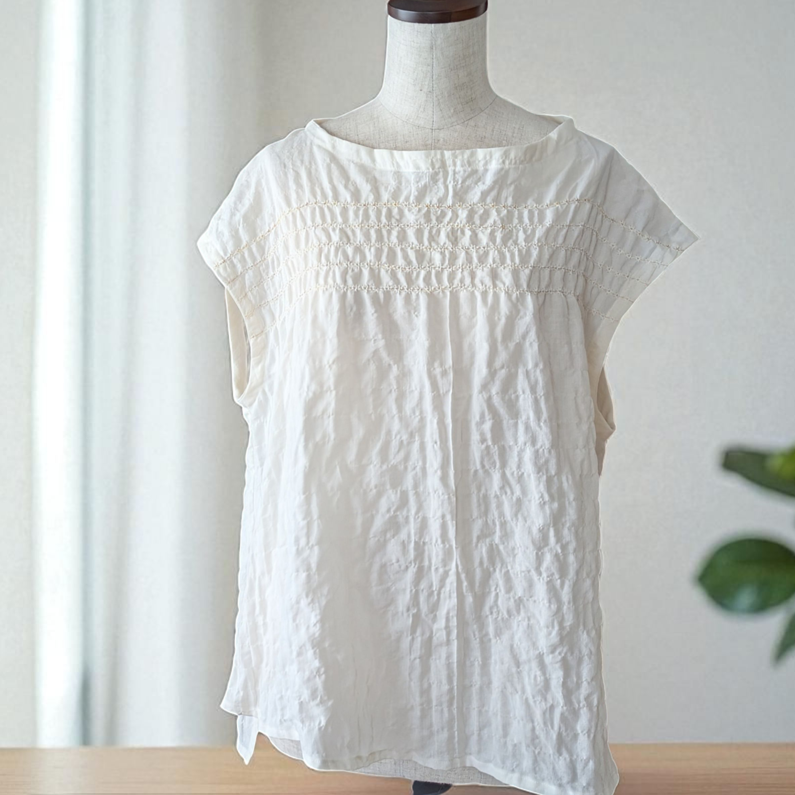 【オーガニックコットンに軽やかな小花ステッチがポイント】レディース～フリーサイズ～フレンチスリーブ・ボトルネックブラウス