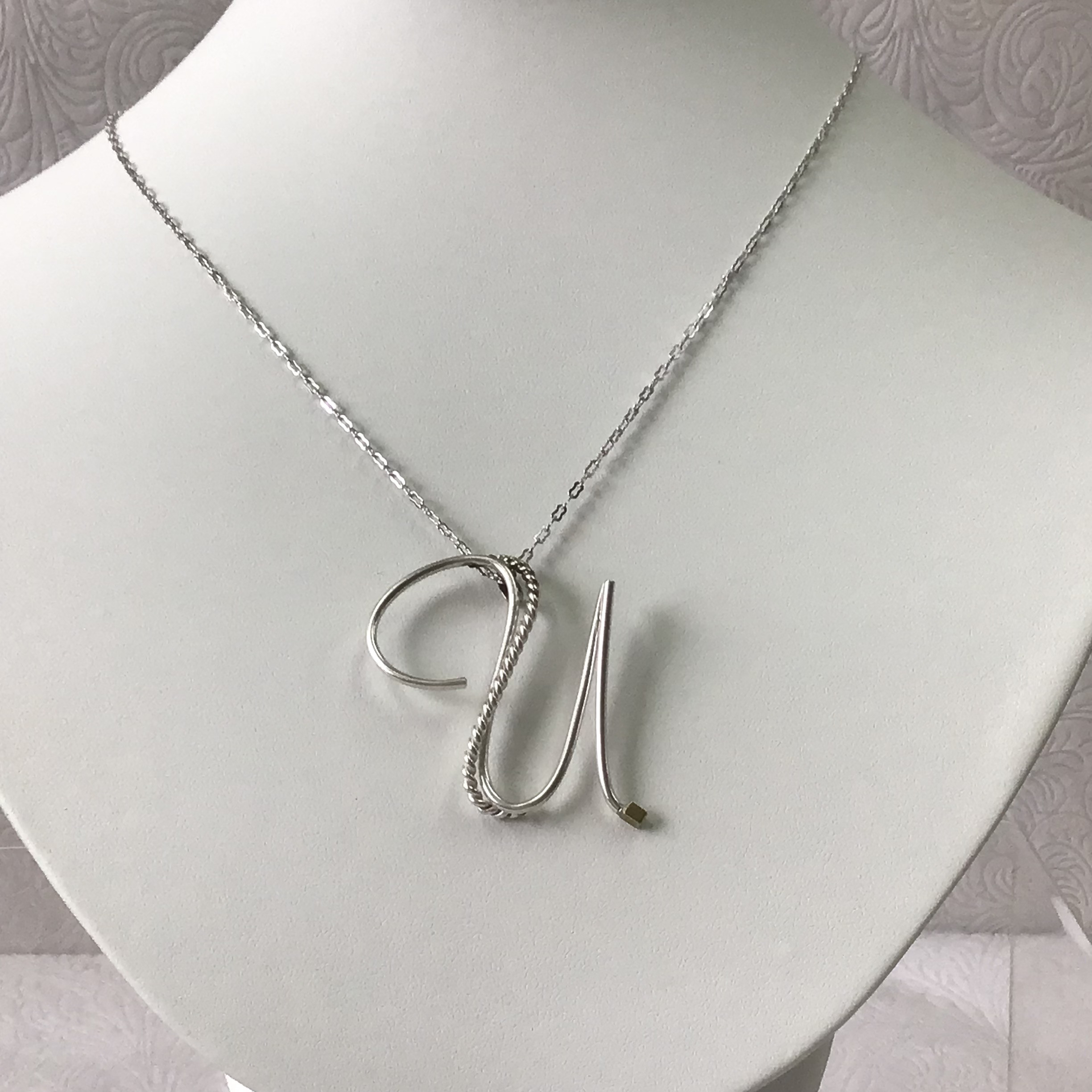 ｱﾙﾌｧﾍﾞｯﾄ ﾍﾟﾝﾀﾞﾝﾄ「U」SILVER