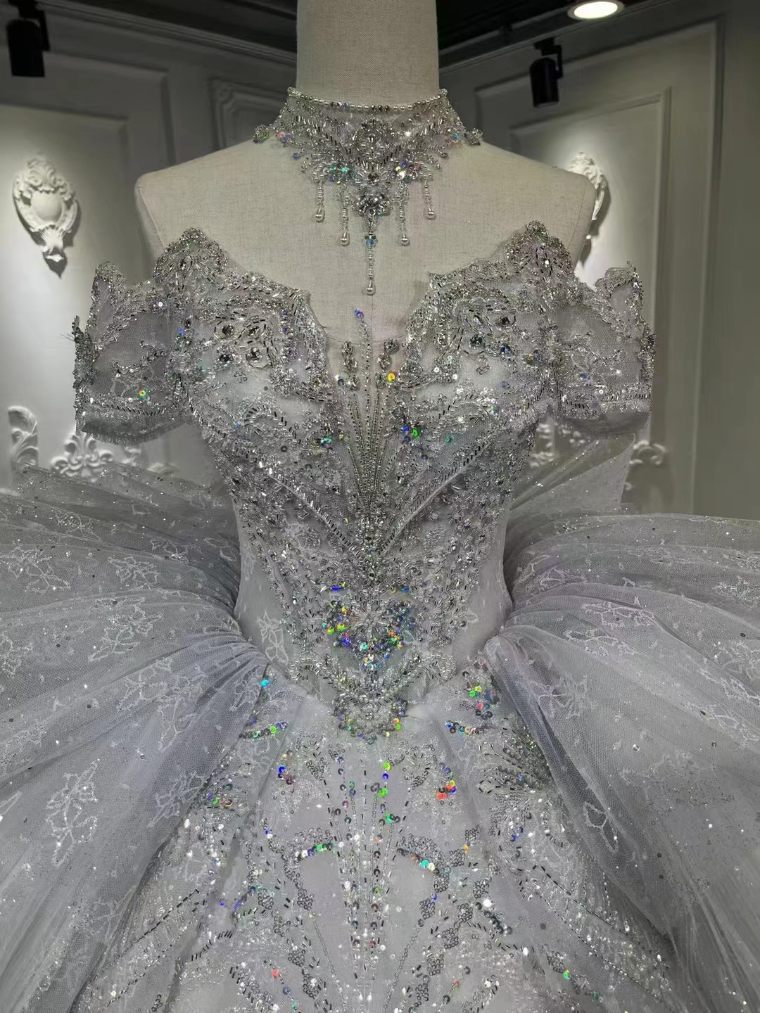 韓国風キラキラウエディングドレス　オフショル　ロングトレーン　ビジュードレス　グリッターチュール　結婚式　前撮り　披露宴