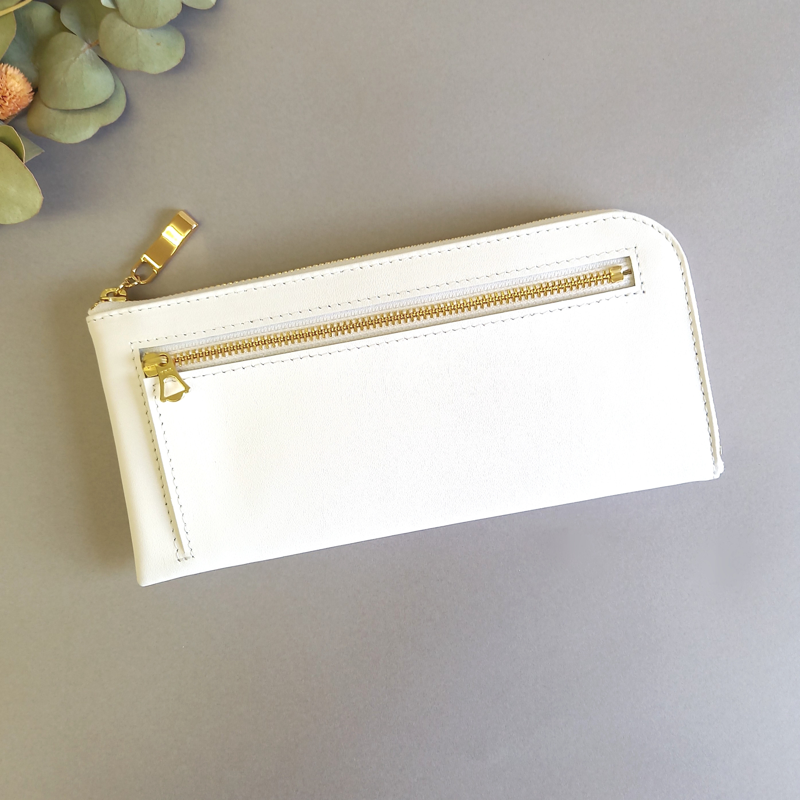 スリムで軽く大容量な長財布(スノーホワイト)カード入れは14か所！高級牛革スムース【かわつむ】L字ファスナー 皮 レザー