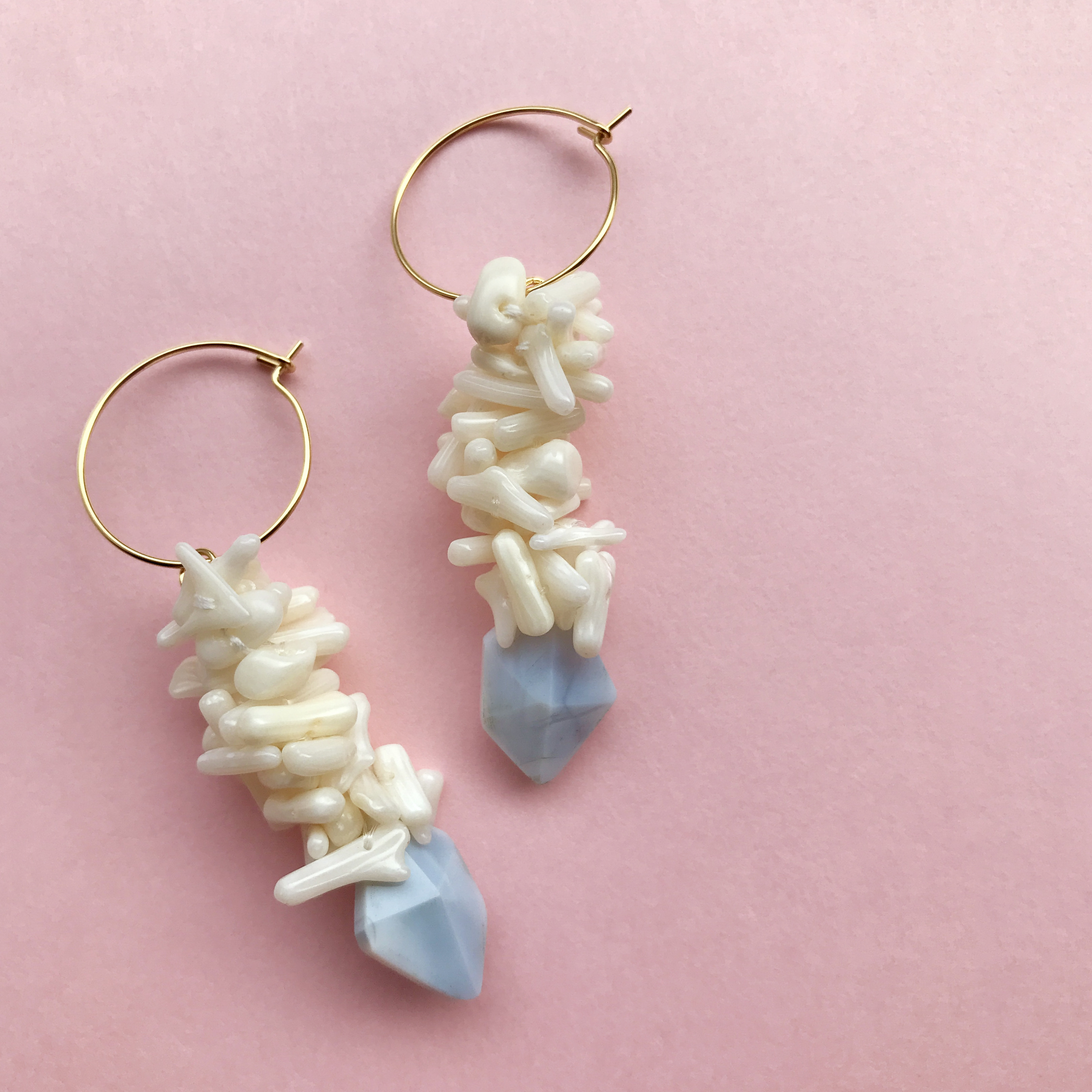 【一点物】ブルーオパール＋ホワイトコーラル　ピアス