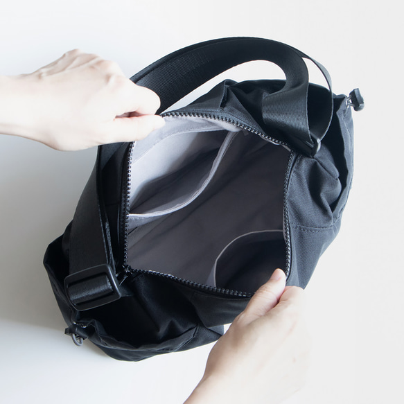夏新作 撥水加工リサイクルナイロン ショルダー/ボディバッグ【ブラック】軽やかで収納力 ハンズフリーで快適にお出かけ 15枚目の画像