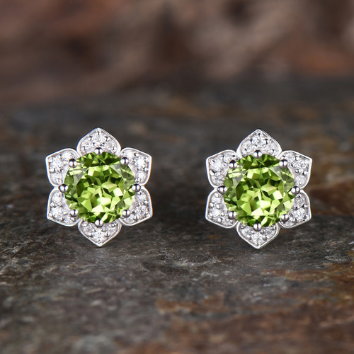 フラワースタッドピアス 8月の誕生石 天然ペリドットピアス モアッサ