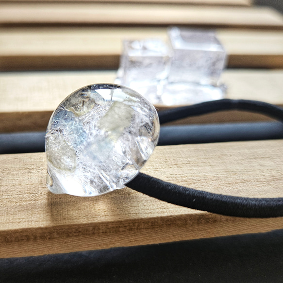 ひんやり氷風あめ玉ヘアゴム《レモンクォーツ&アクアマリン入り》marry.c's handmadeaccessory 2枚目の画像