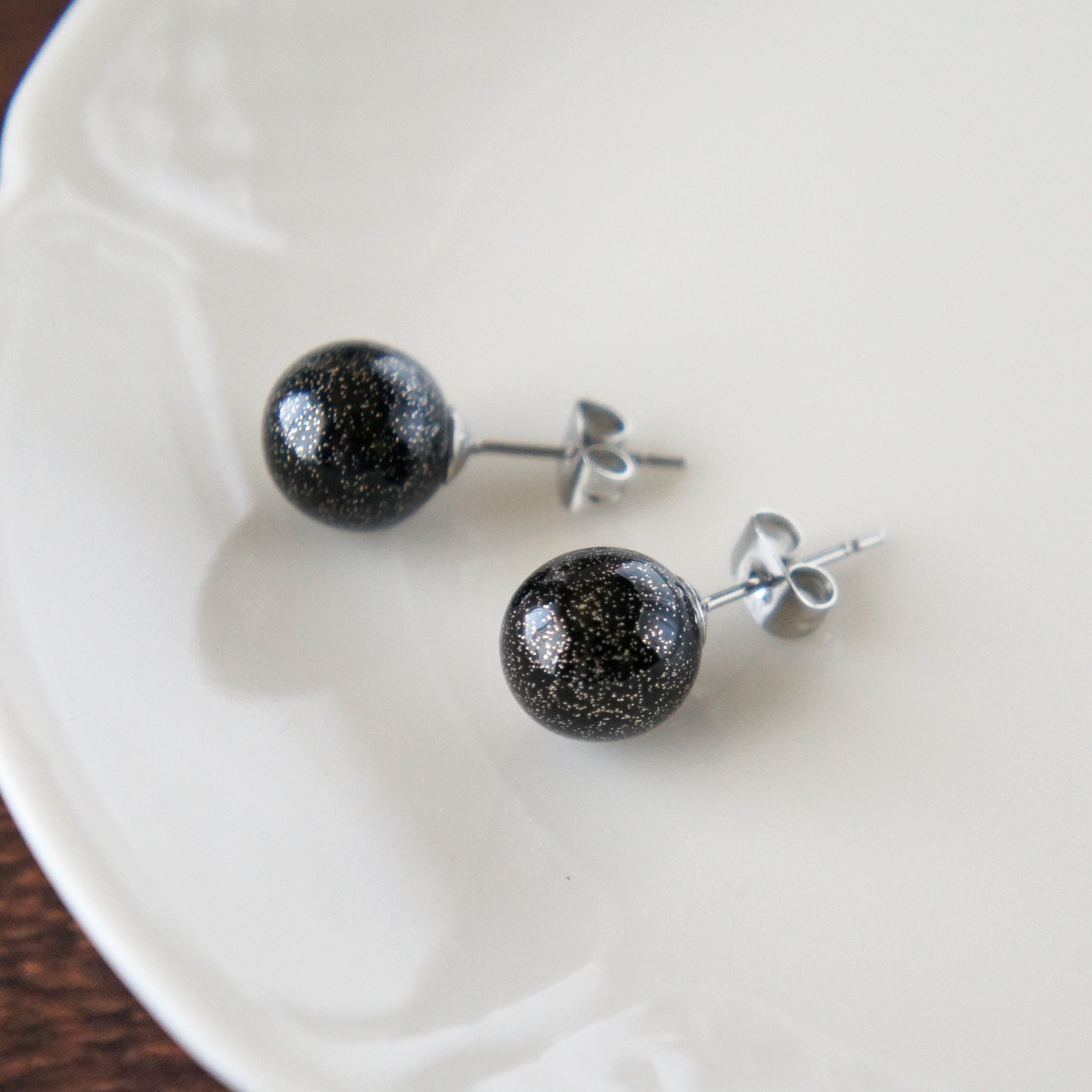 星空の一粒ピアス・スターリーブラック　【漆塗り　伝統工芸　サージカルステンレス】