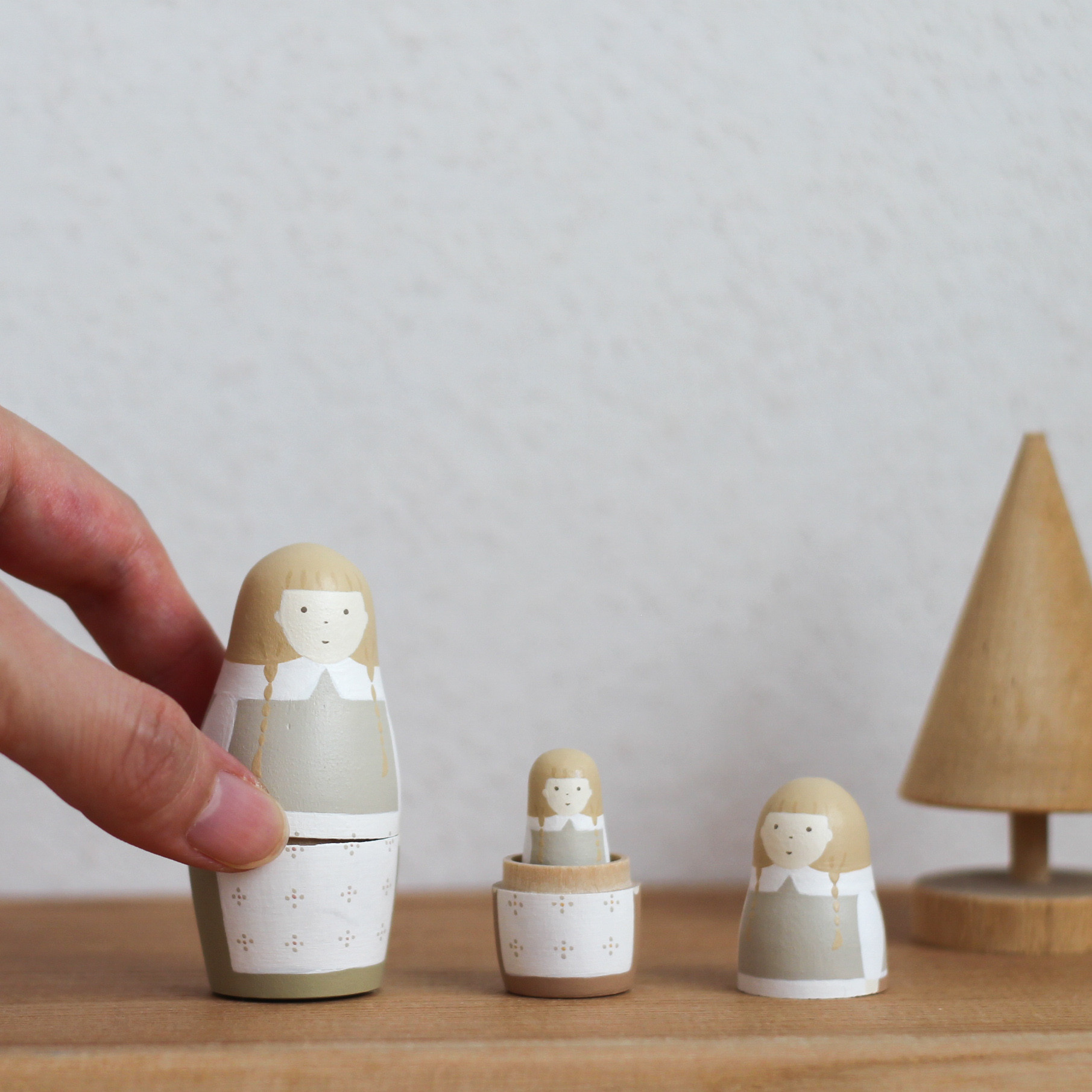 エプロンのおんなのこ