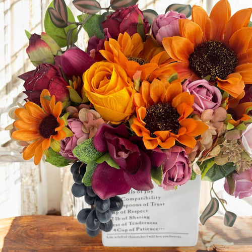 アーティシャルフラワー 造花アレンジメント オレンジ 赤 紫 華やか夏の果実アレンジ 花瓶付きアレンジメント×向日葵と葡萄の贈り物