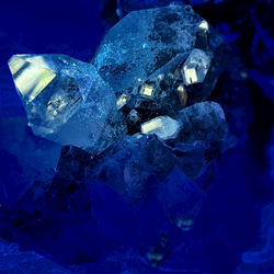 ゲーサイト内包 巨大カルサイト共生 レインボー アメジスト クラスター