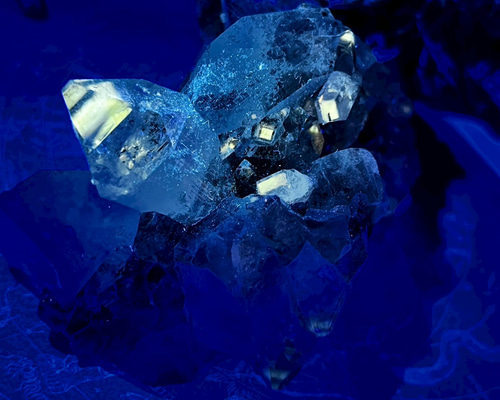 天使の星空°⌖꙳ カルセドニー共生 蛍光アポフィライト 原石