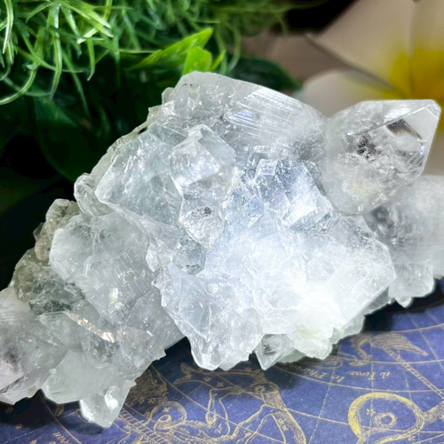 天使の星空°⌖꙳ カルセドニー共生 蛍光アポフィライト 原石