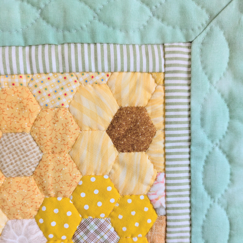 黄色がいっぱい♪ひまわりとマリーゴールドのパッチワークキルト