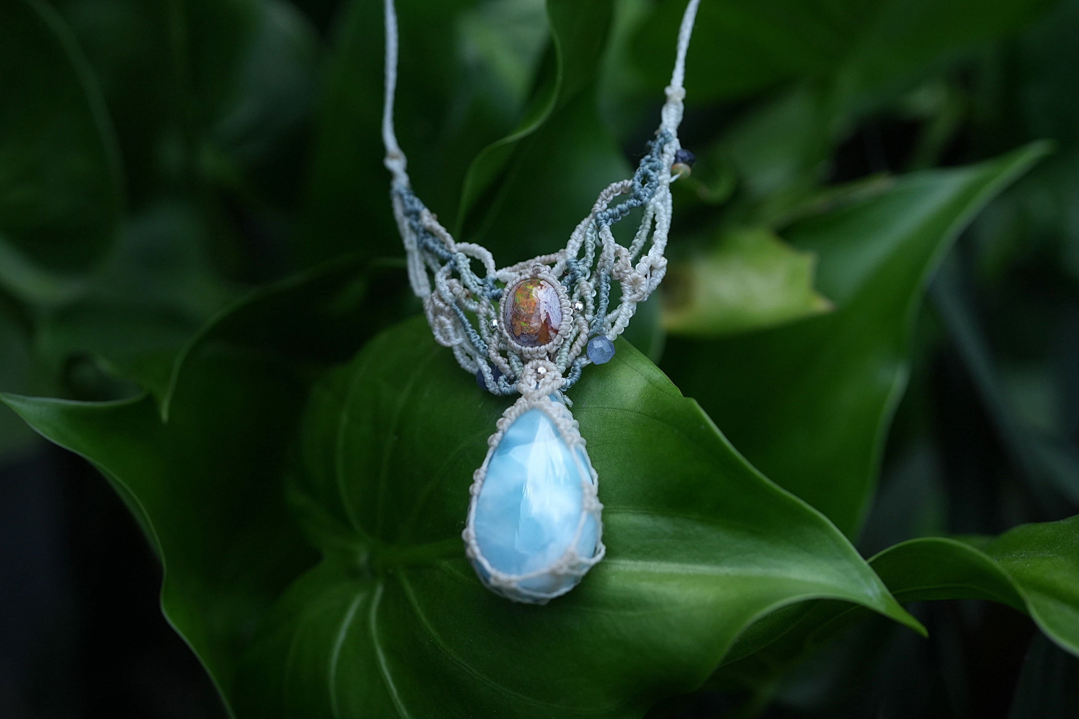 海と炎の遊色地層★Cantera opal Larimar マクラメネックレス2021