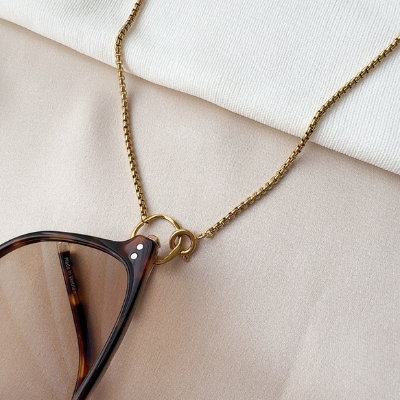 着脱簡単‼︎ シルバーあり◆幾何学モチーフのサングラス、メガネホルダー　敬老の日にも！　ステンレス　金属アレルギー対応 2枚目の画像