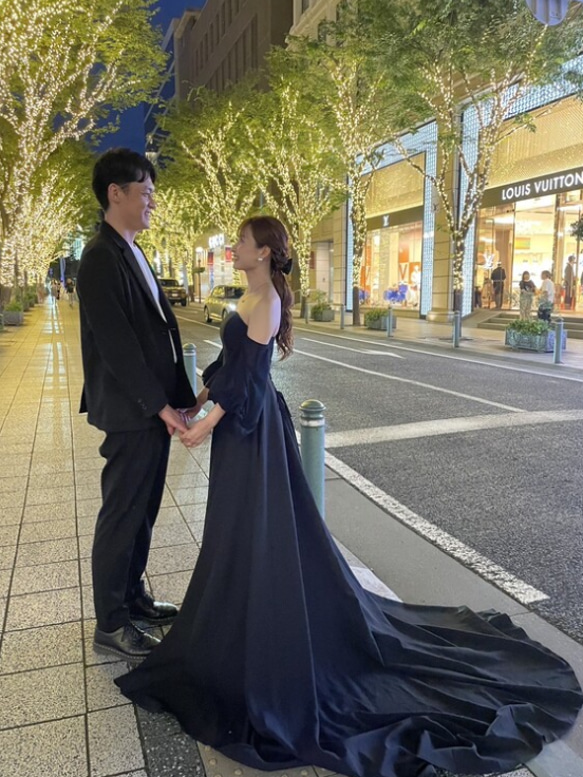 実例写真！パーティードレス ブラック パフスリーブ クレープ生地  