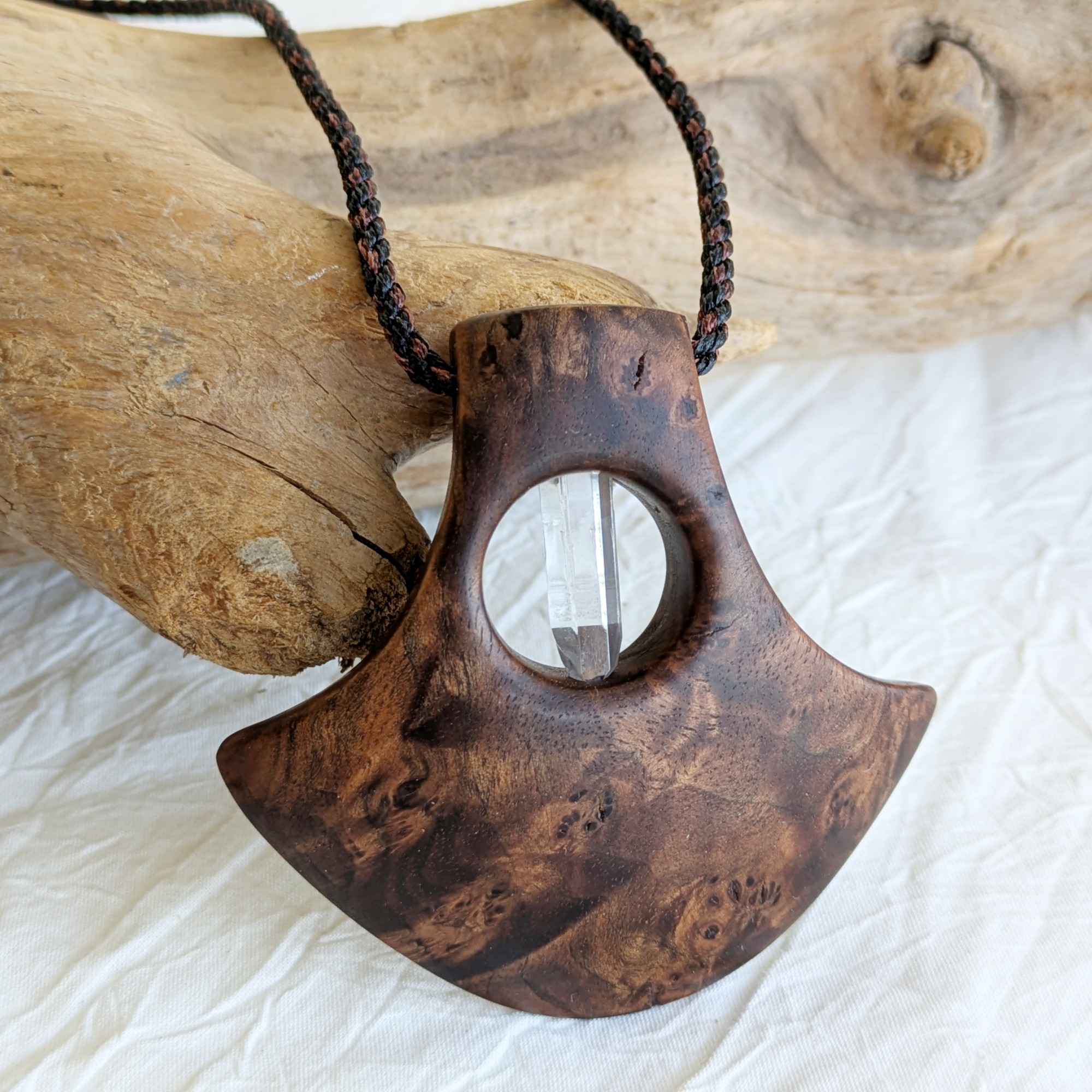 《ラフストーンの魅力》水晶と木の瘤の融合　一点ものペンダント