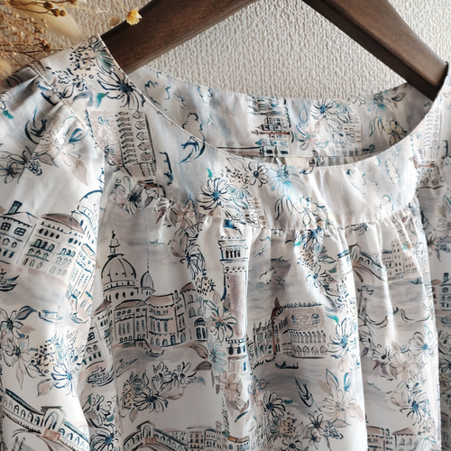 used ラウンドヨーク　ブラウス　☆リバティ リバティ☆ LIBERTY ヴェネツィア グレーブラウン 系 ヨークブラウス
