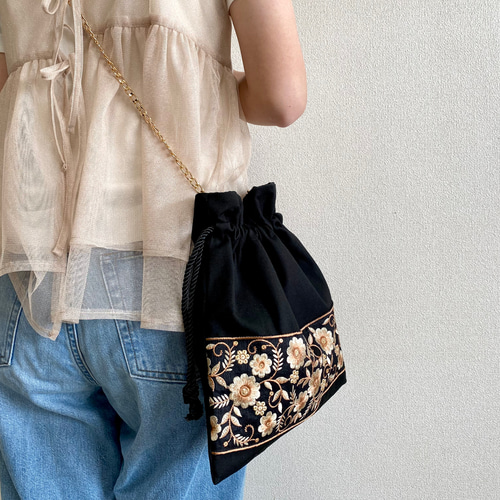 ロラライハリス♡ブラックWデニム♡刺繍のワンハンドル巾着バッグ♡ストーン付き ロラライハリス♡ブラックWデニム♡刺繍のワンハンドル巾着