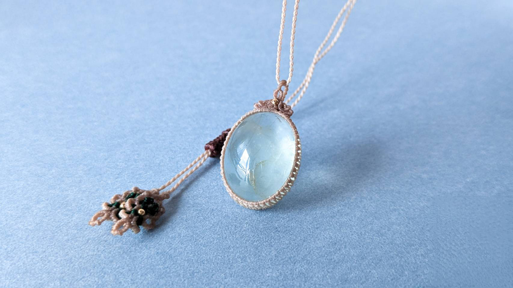 【光の在処】フローライト　マクラメ編みネックレス