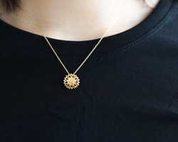 ポメ♡14kgf つぼみデザインのネックレス □ ボタニカル 14KGF □ 白蝶貝