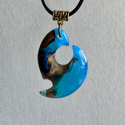 ウッドレジンペンダント〜神秘の青〜 ネックレス・ペンダント kedros