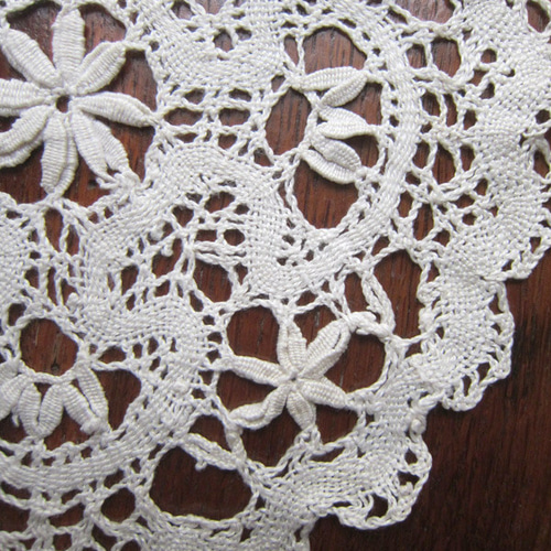 レースドイリーφ18cm2枚 フランスアンティーク 花模様 レース deparis