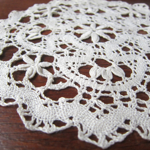 レースドイリーφ18cm2枚 フランスアンティーク 花模様 レース deparis