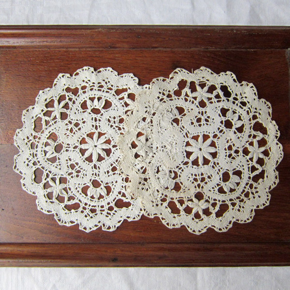 レースドイリーφ18cm2枚 フランスアンティーク 花模様 レース deparis