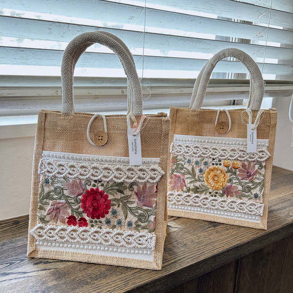 インド刺繍リボン　ジュートバッグA4 両面アレンジ　ベージュ×お花　パール ジュートバッグ❤️インド刺繍リボンでアレンジ#スパンコール