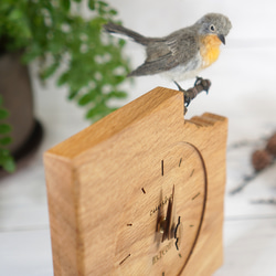 ＊野鳥＊羊毛フェルトニシオジロビタキ(オス)の木の時計 3枚目の画像