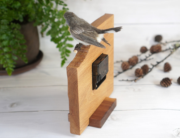 ＊野鳥＊羊毛フェルトニシオジロビタキ(オス)の木の時計 6枚目の画像
