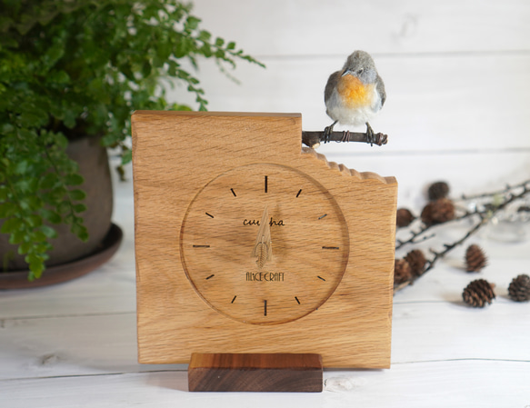 ＊野鳥＊羊毛フェルトニシオジロビタキ(オス)の木の時計 7枚目の画像