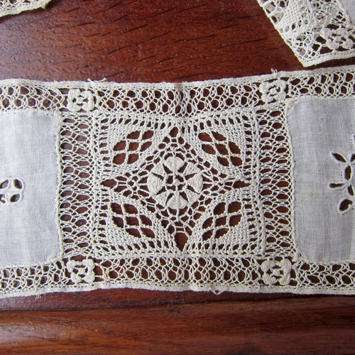 フランスアンティーク レース刺繍モチーフ麻45+18cm模様 レース
