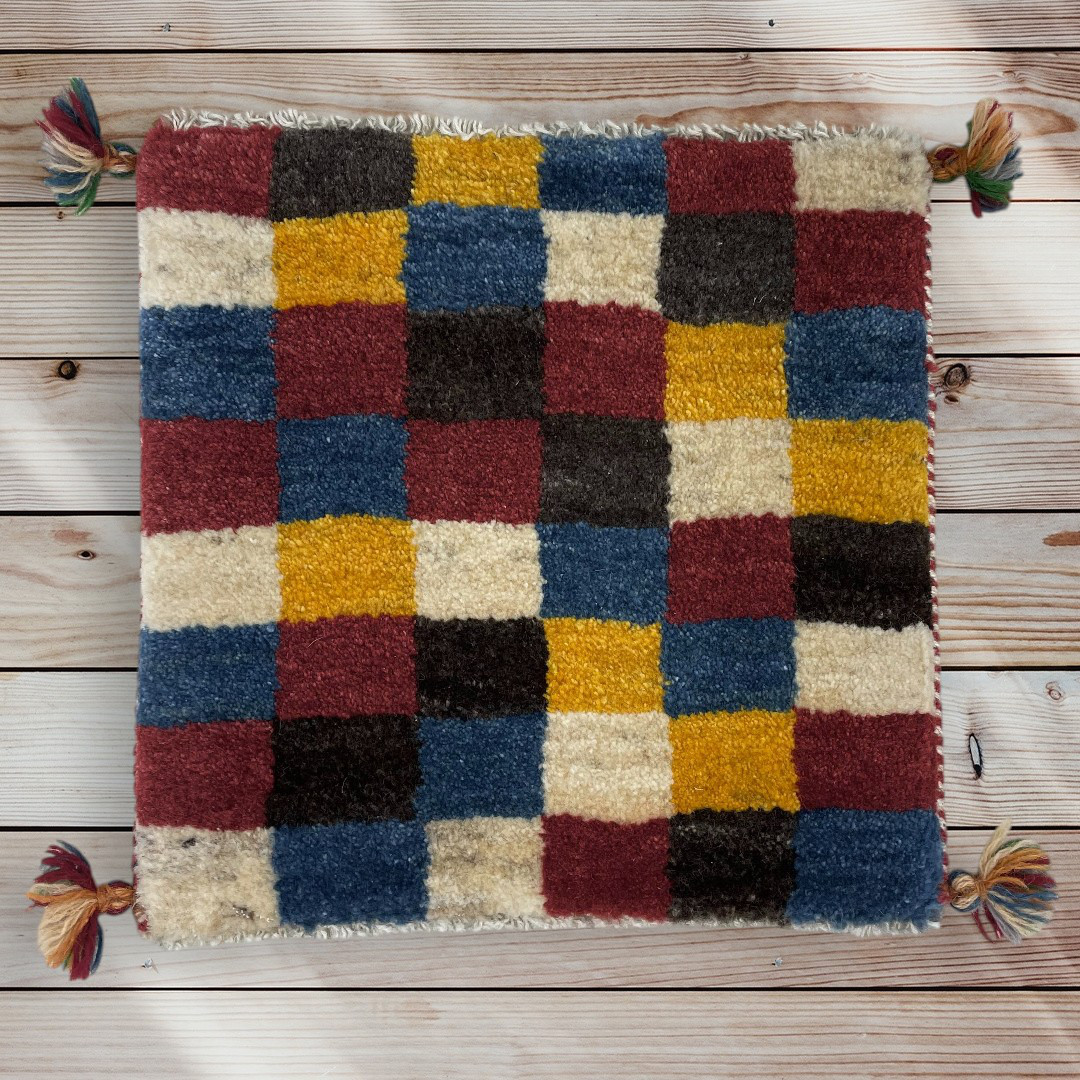 【特価　送料無料　41×40】可愛いカラフルモザイクのギャッベ　チェアマット　～古の遊牧民の息吹を感じる空間づくり～