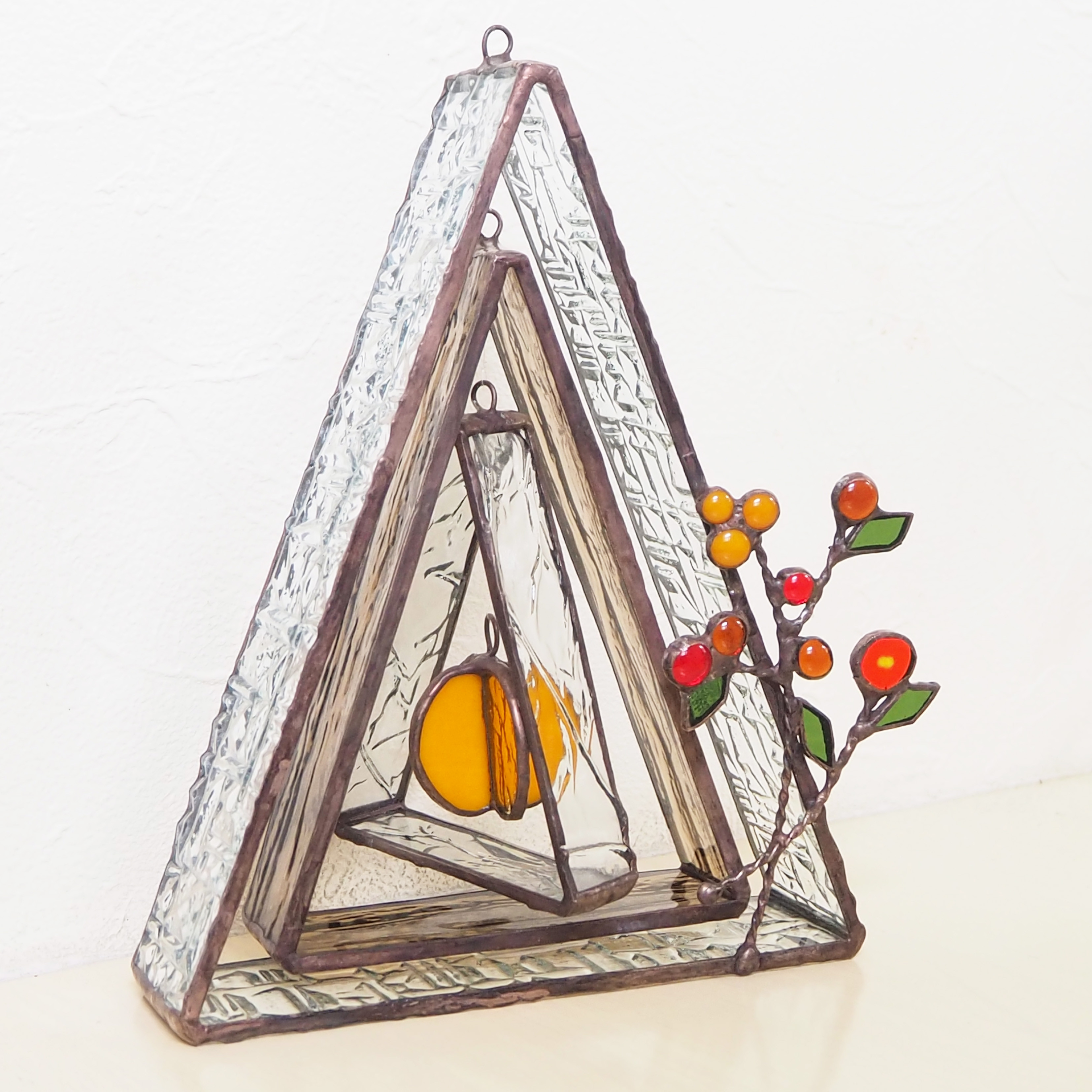 大人の秋夜を彩るステンドグラスのハロウィンツリー