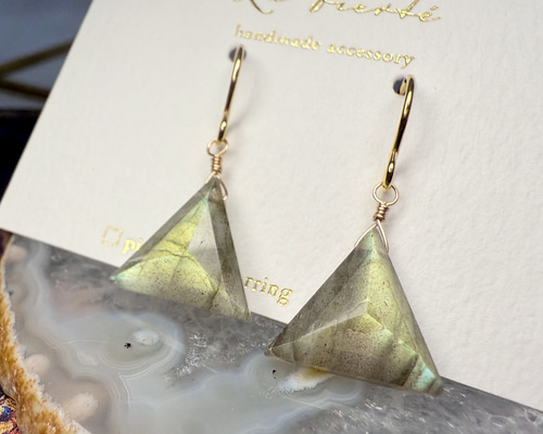 天然石】ラブラドライト 1粒ピアス✦神秘的な輝き✦サージカル